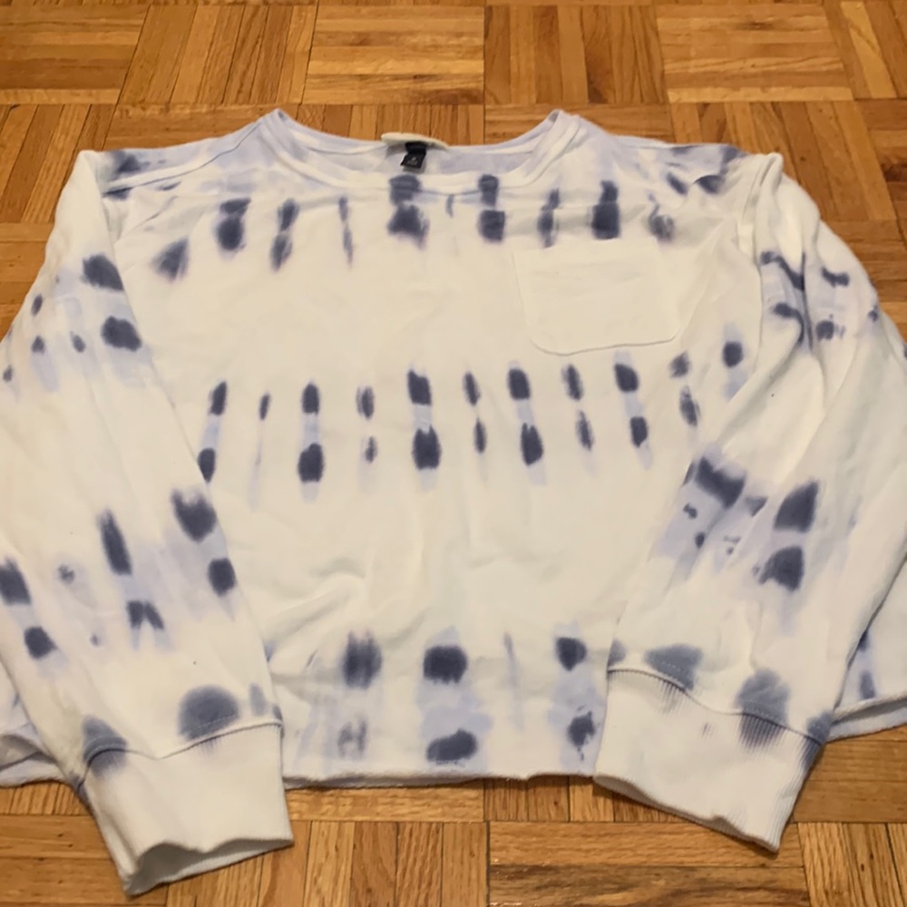 Never worn. Universal threads sweatshirt. Medium.
